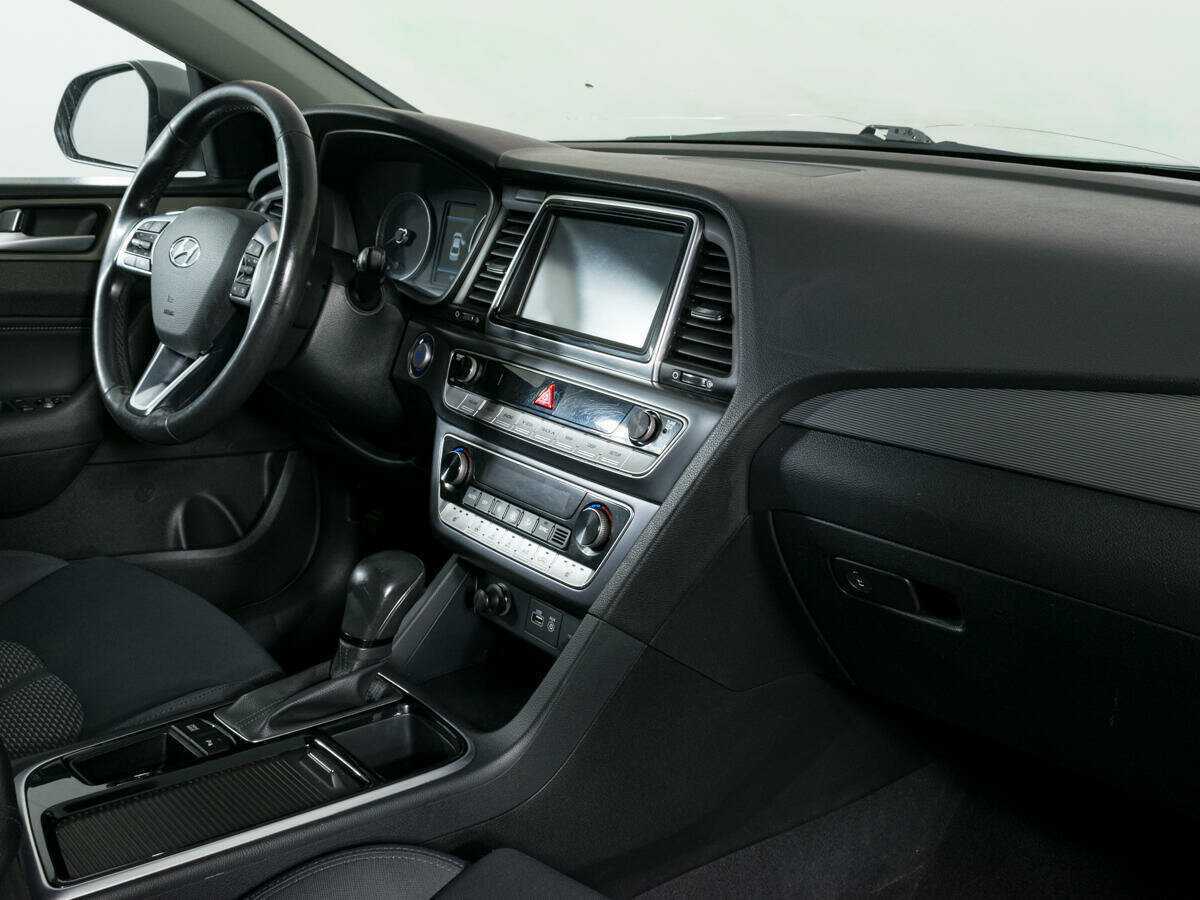 Купить Hyundai Sonata с пробегом. Фото: #2