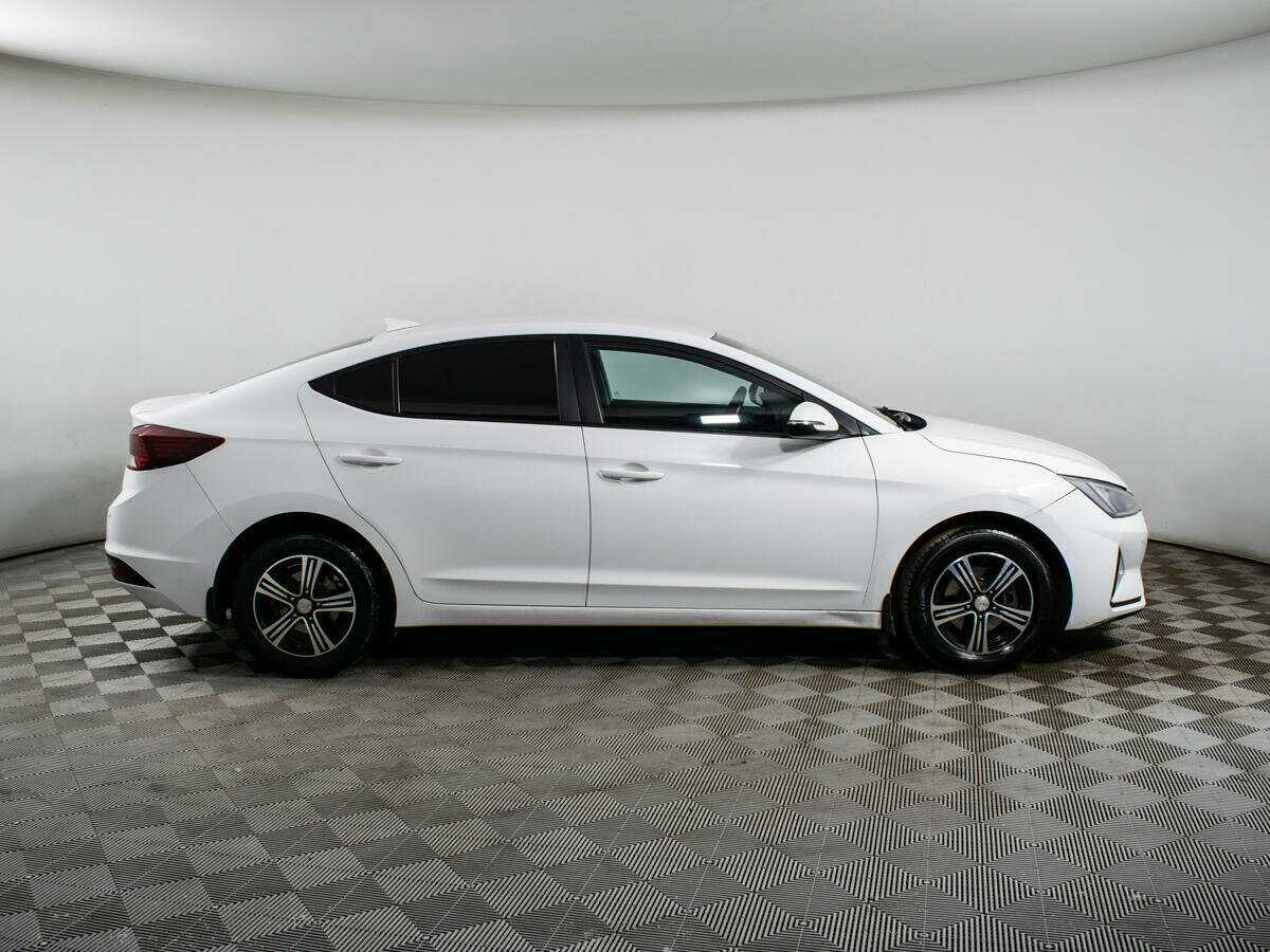 Купить Hyundai Elantra с пробегом. Фото: #3