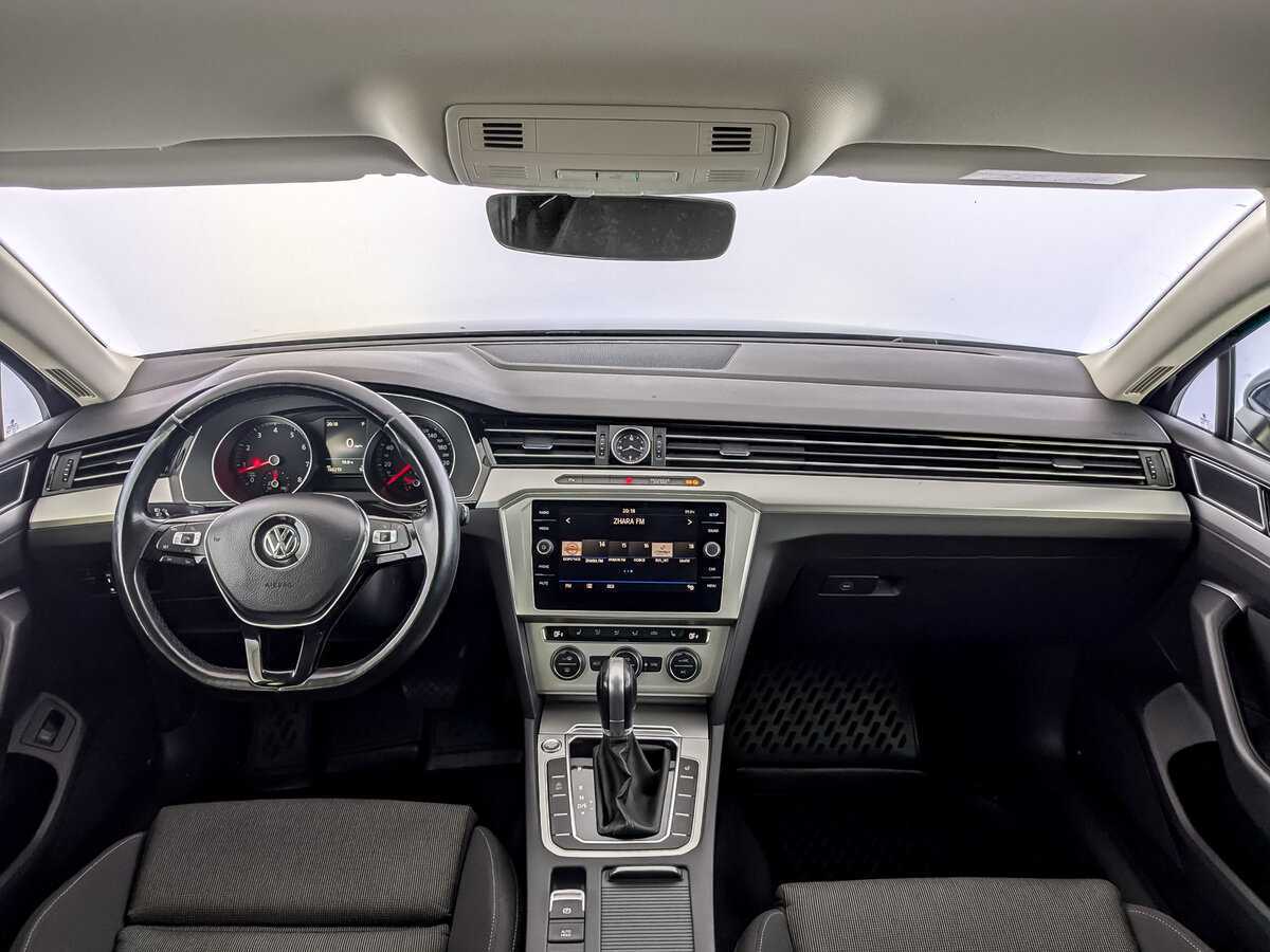 Купить Volkswagen Passat с пробегом. Фото: #11