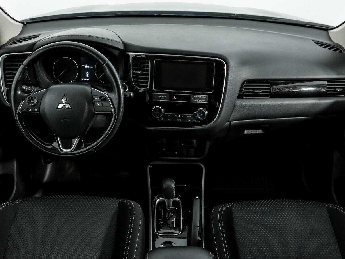 Купить Mitsubishi Outlander с пробегом. Фото: #10