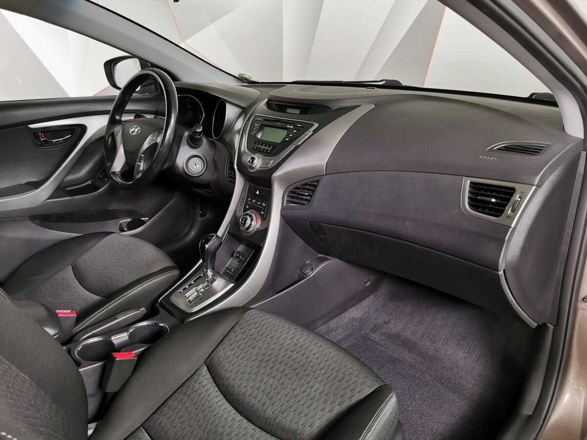 Купить Hyundai Elantra с пробегом. Фото: #8