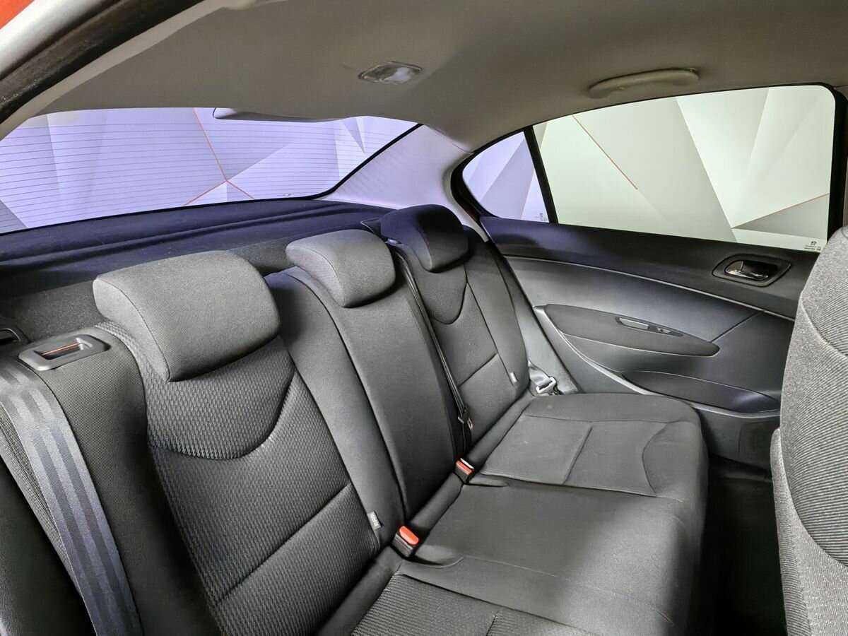 Купить Peugeot 408 с пробегом. Фото: #12