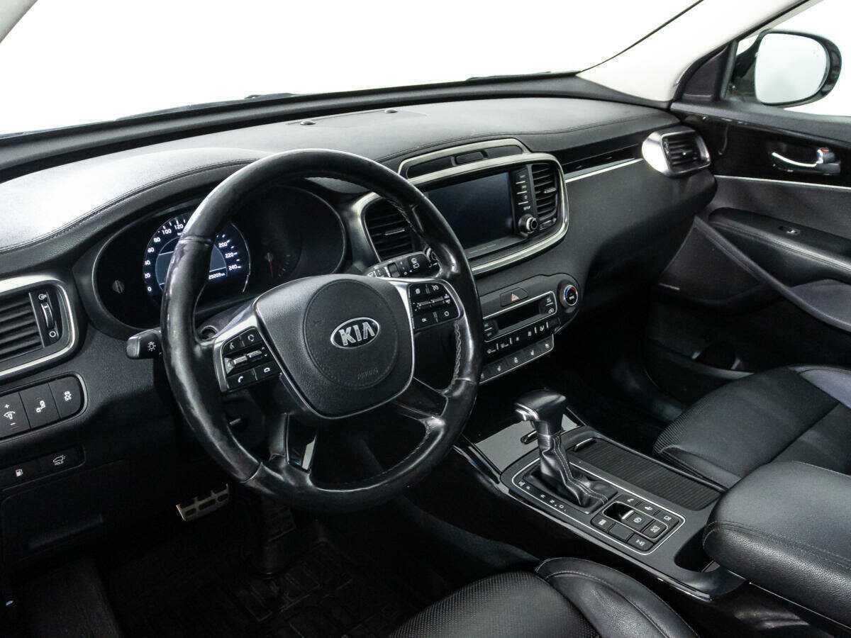 Купить Kia Sorento с пробегом. Фото: #10