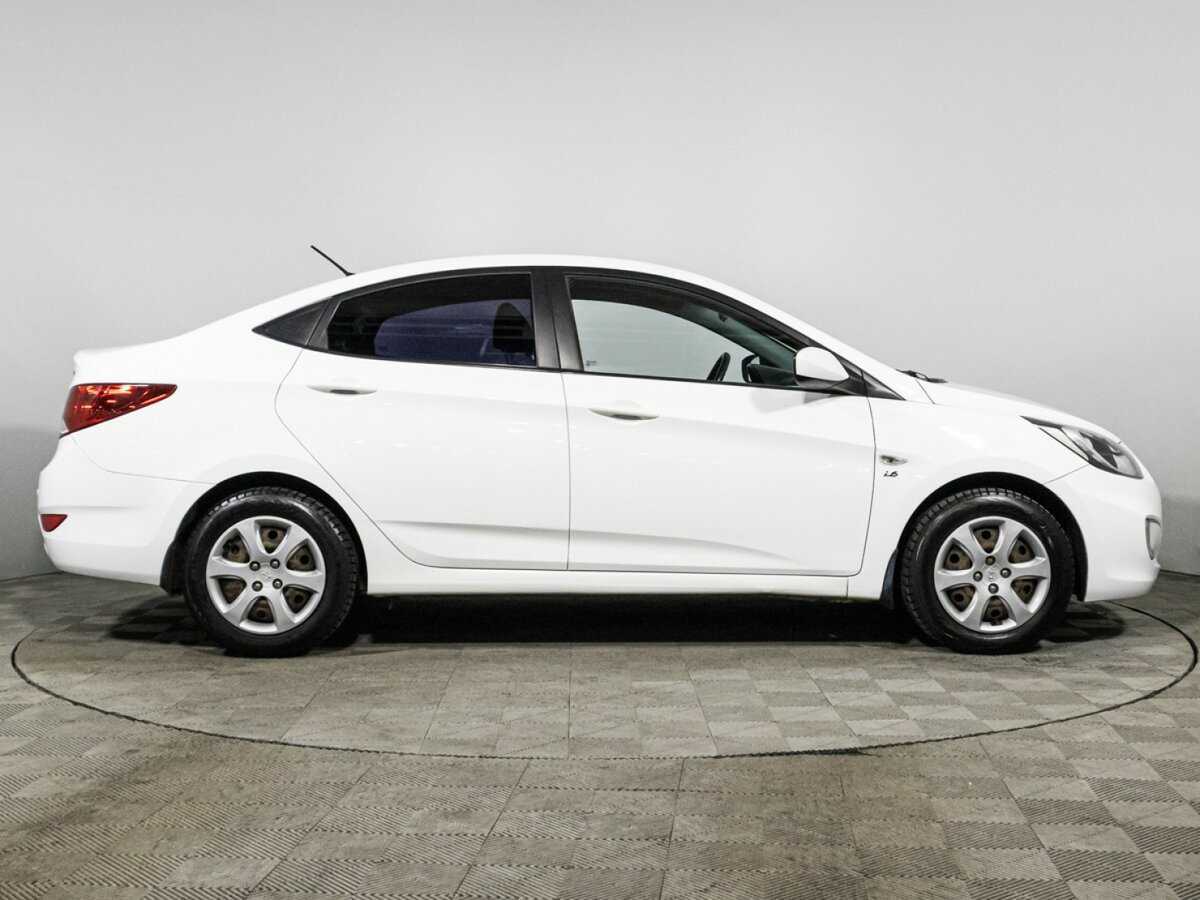 Купить Hyundai Solaris с пробегом. Фото: #3