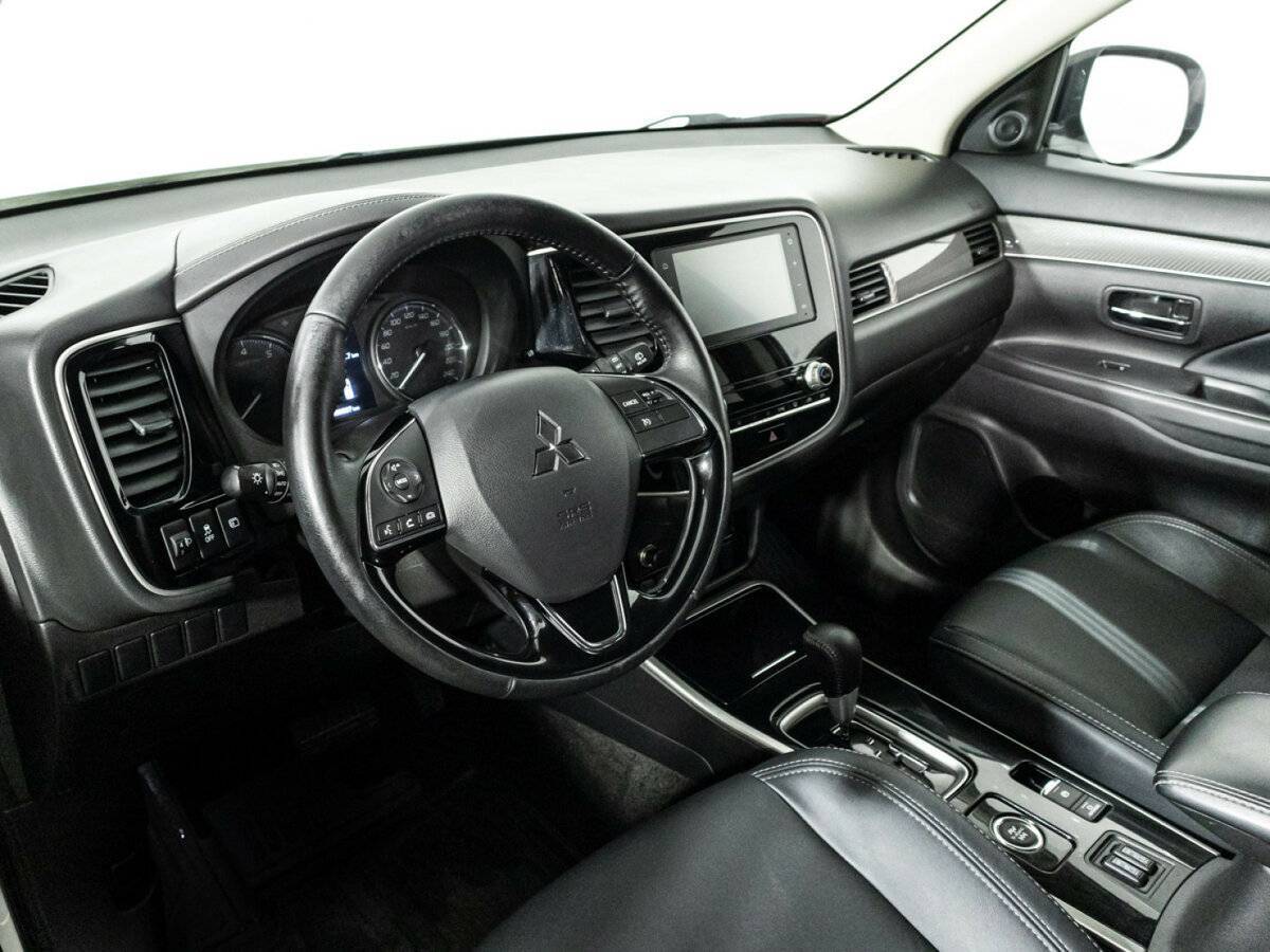 Купить Mitsubishi Outlander с пробегом. Фото: #10
