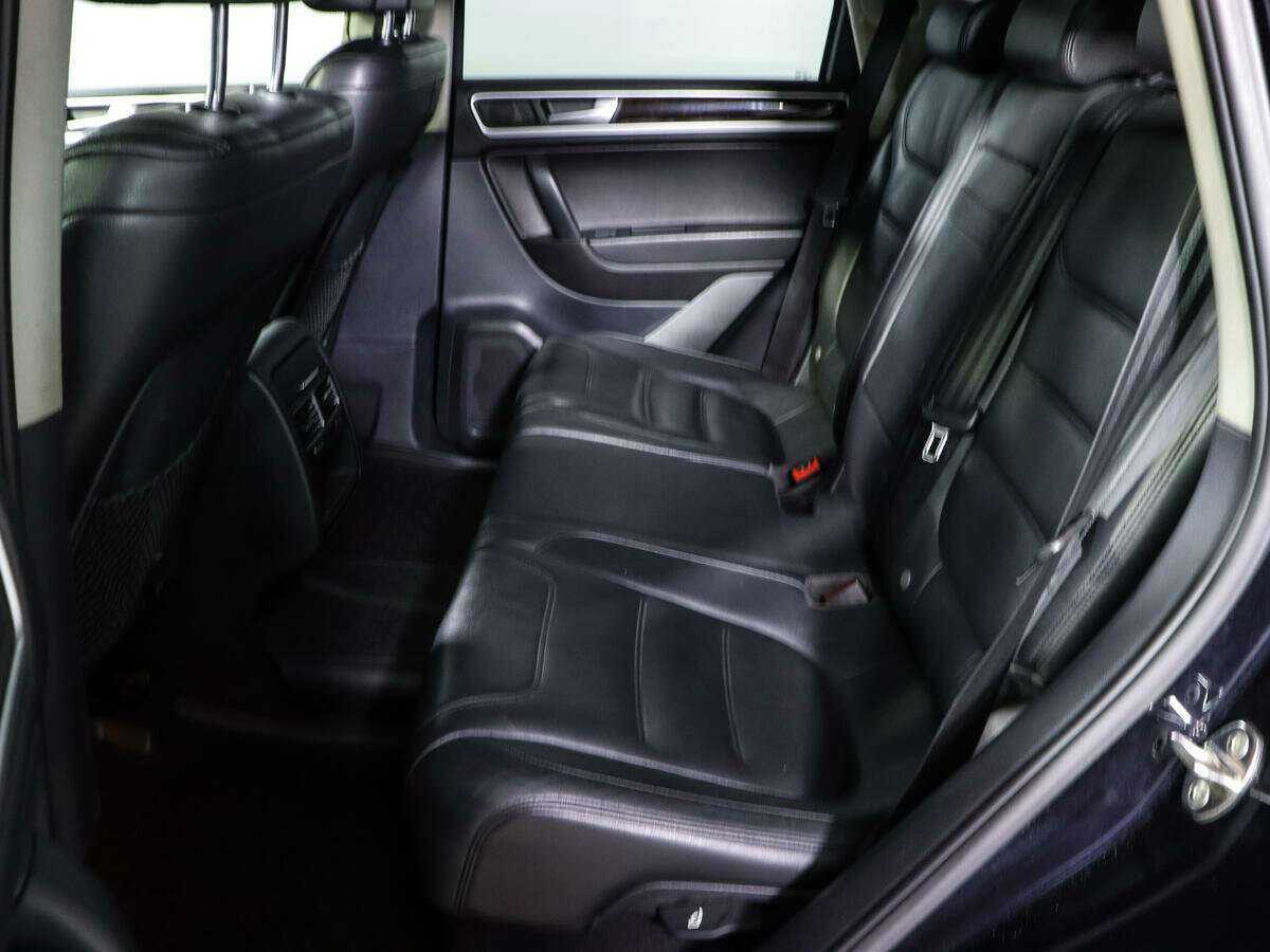 Купить Volkswagen Touareg с пробегом. Фото: #9