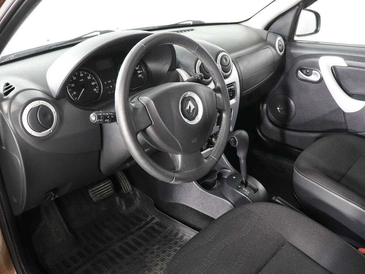 Купить Renault Sandero с пробегом. Фото: #4