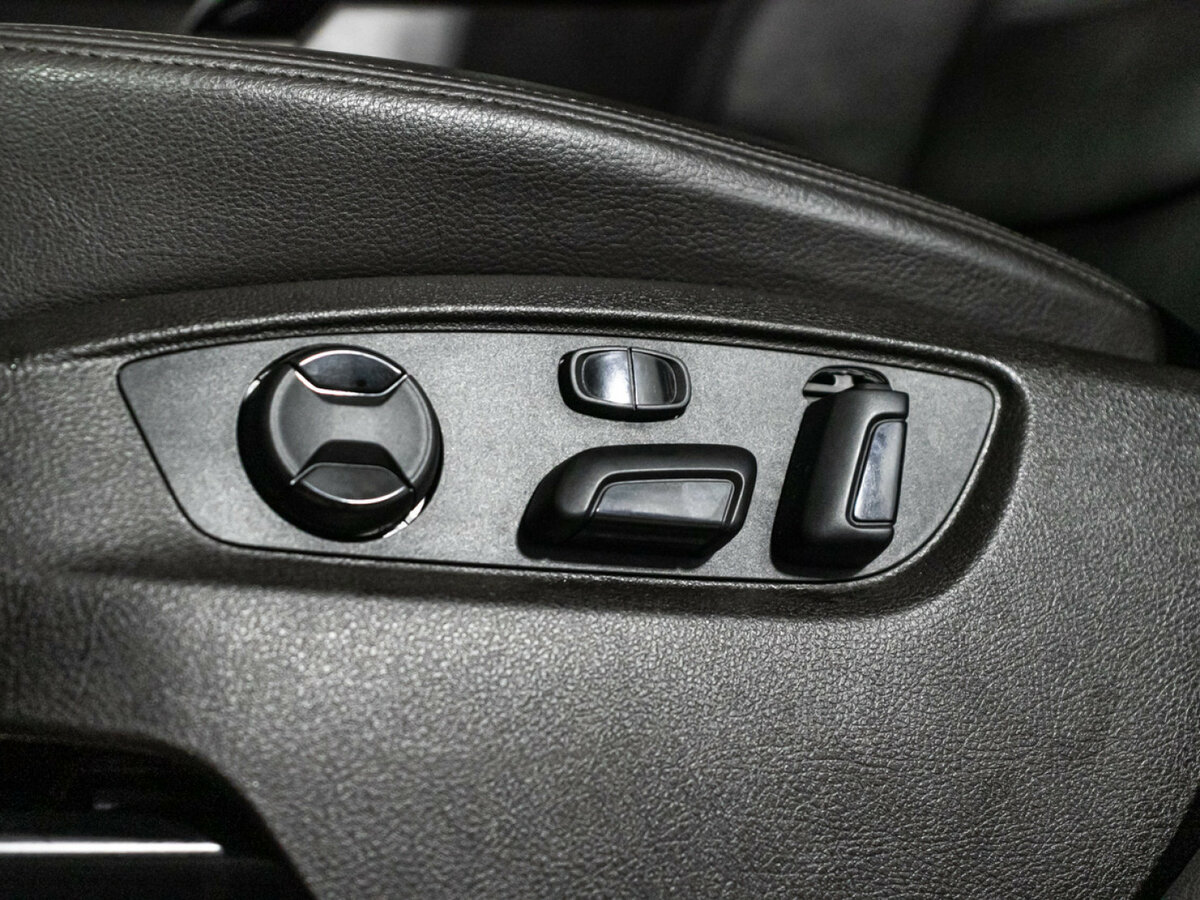 Купить Volkswagen Touareg с пробегом. Фото: #11