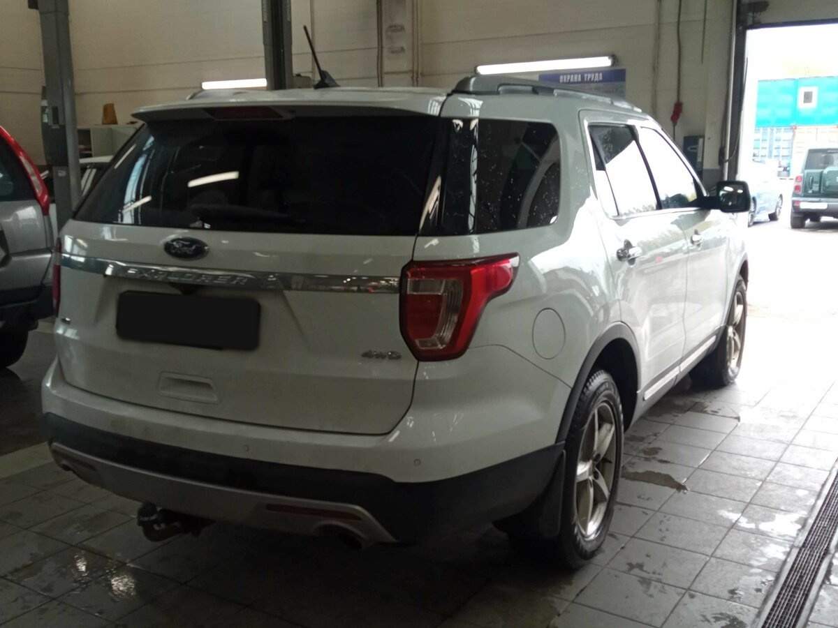 Купить Ford Explorer с пробегом. Фото: #2