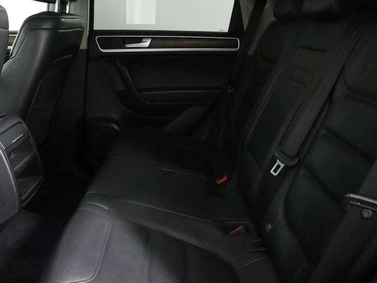 Купить Volkswagen Touareg с пробегом. Фото: #7
