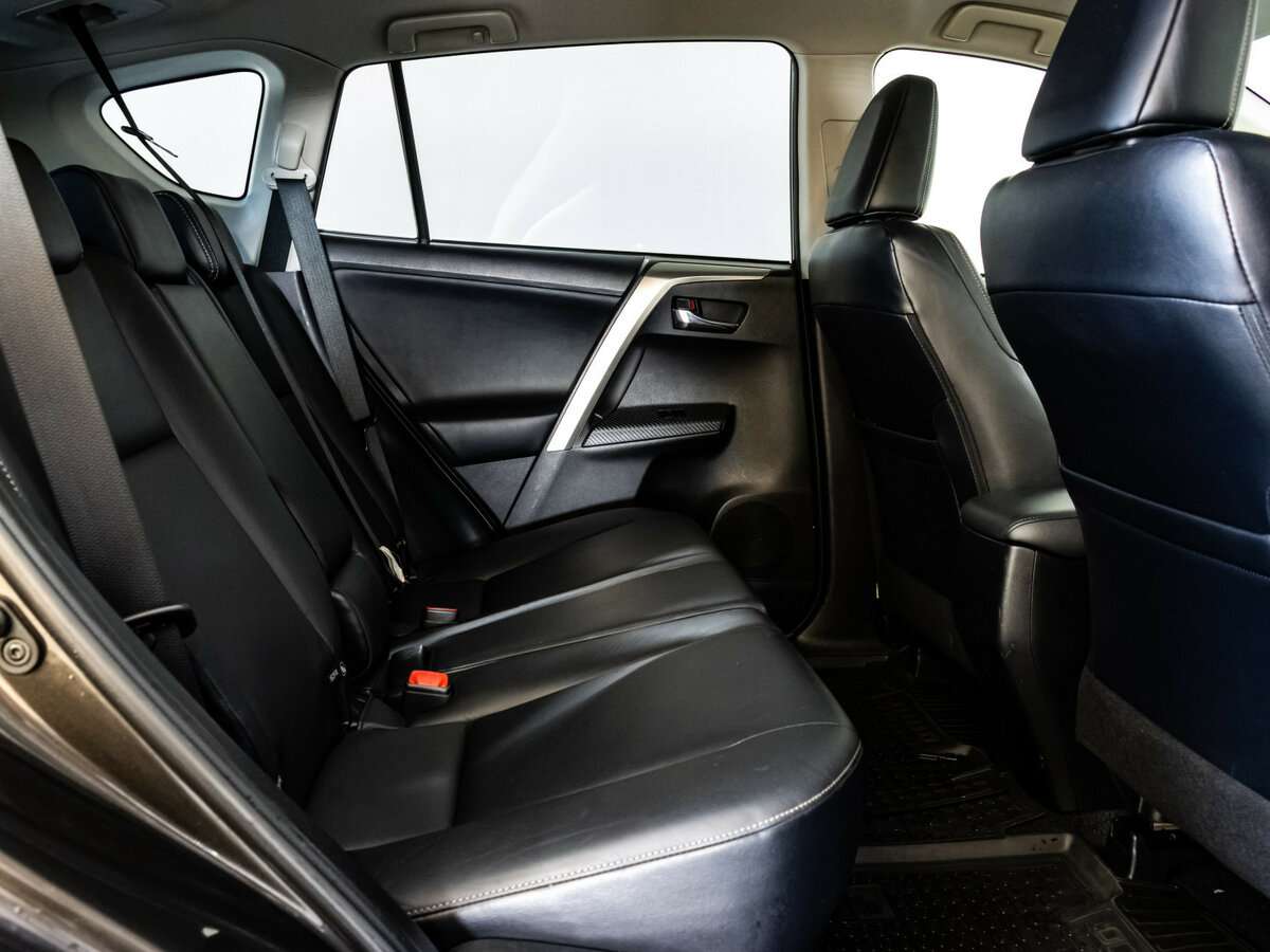 Купить Toyota RAV4 с пробегом. Фото: #13