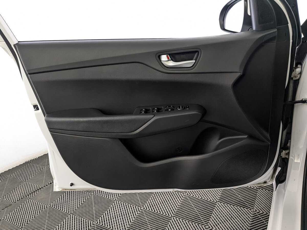 Купить Hyundai Solaris с пробегом. Фото: #18