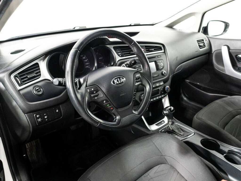 Купить Kia Ceed с пробегом. Фото: #10