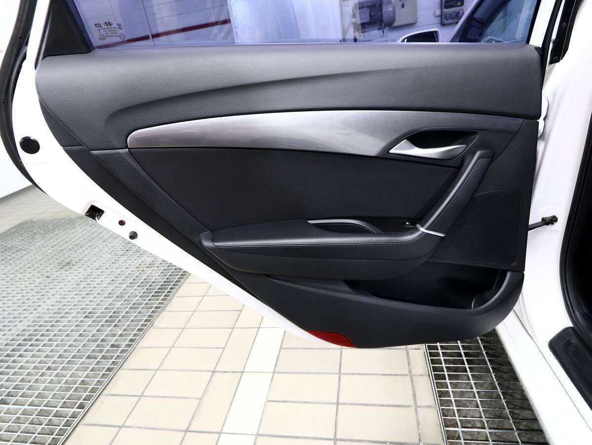 Купить Hyundai i40 с пробегом. Фото: #10