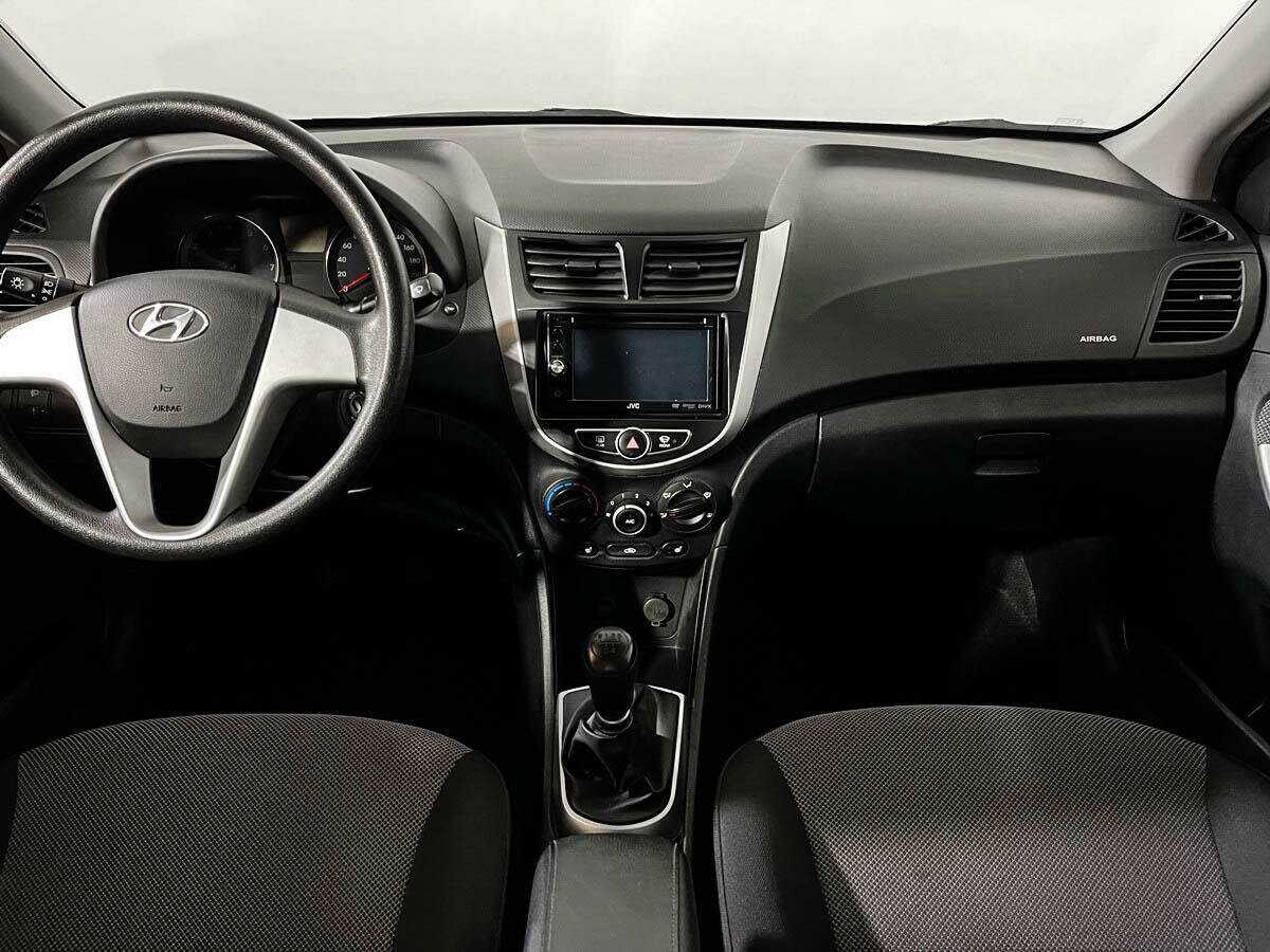 Купить Hyundai Solaris с пробегом. Фото: #11