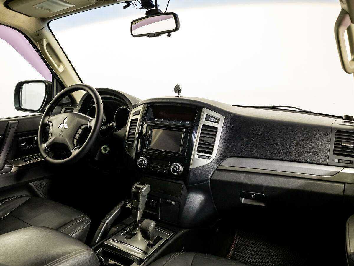 Купить Mitsubishi Pajero с пробегом. Фото: #8