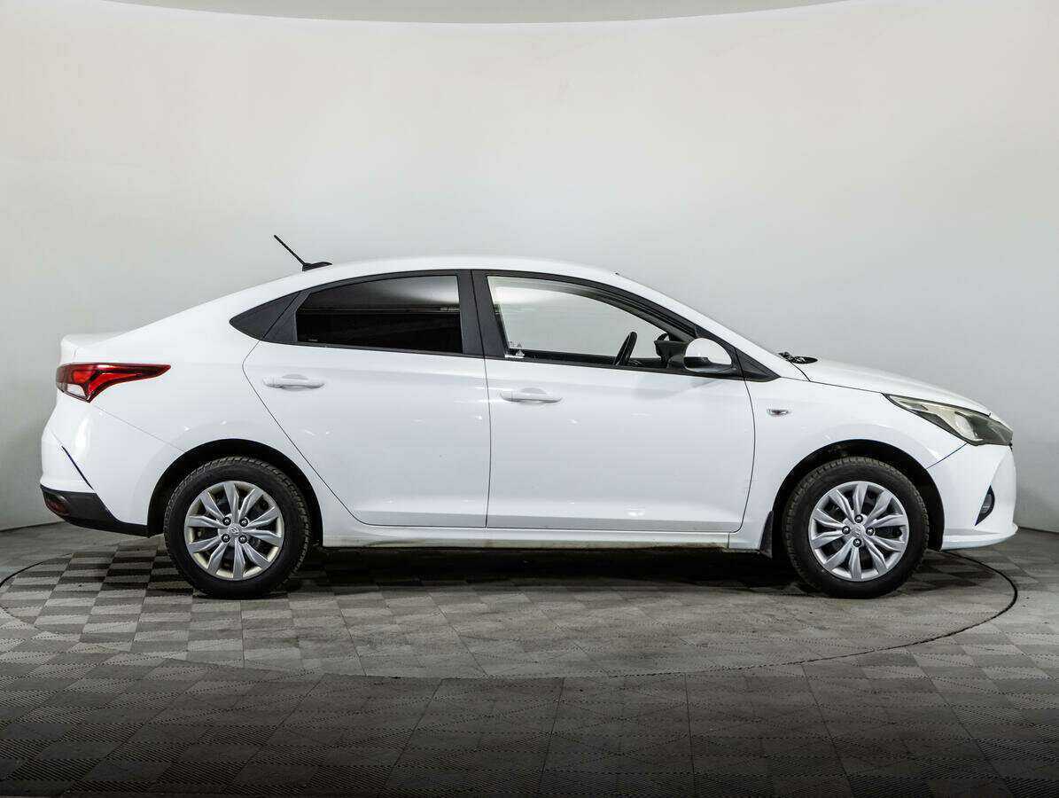 Купить Hyundai Solaris с пробегом. Фото: #3