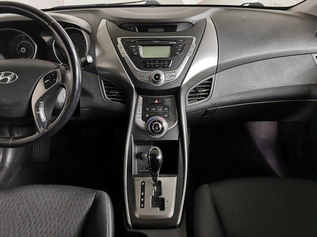 Купить Hyundai Elantra с пробегом. Фото: #10