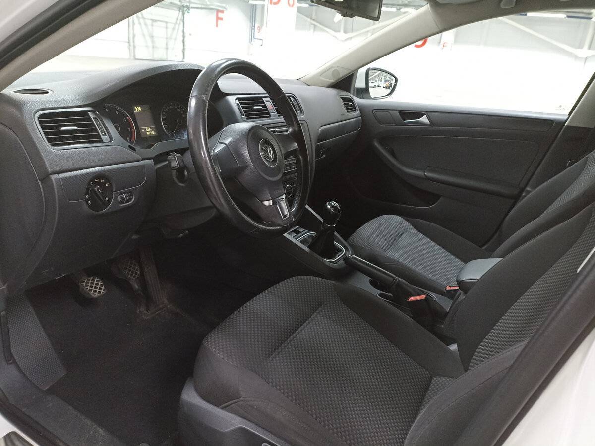 Купить Volkswagen Jetta с пробегом. Фото: #14