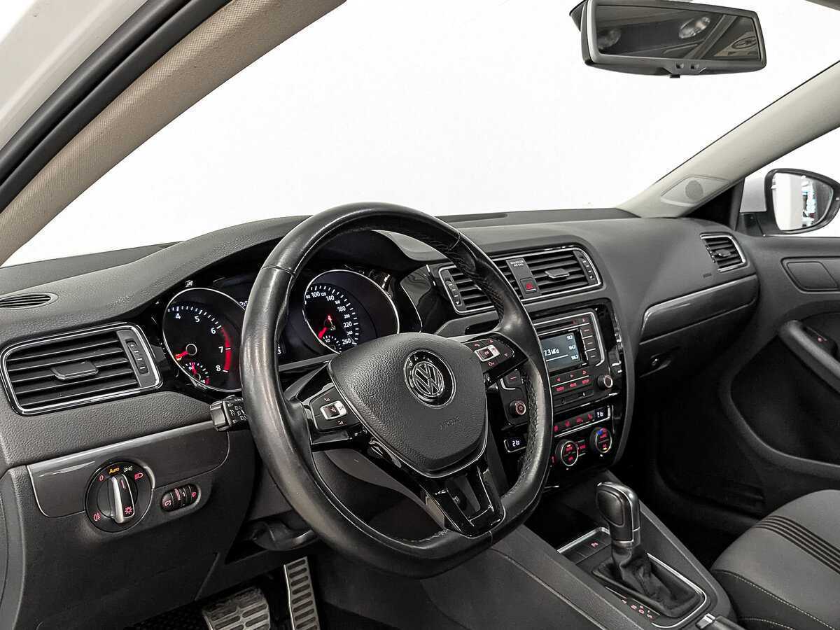 Купить Volkswagen Jetta с пробегом. Фото: #14