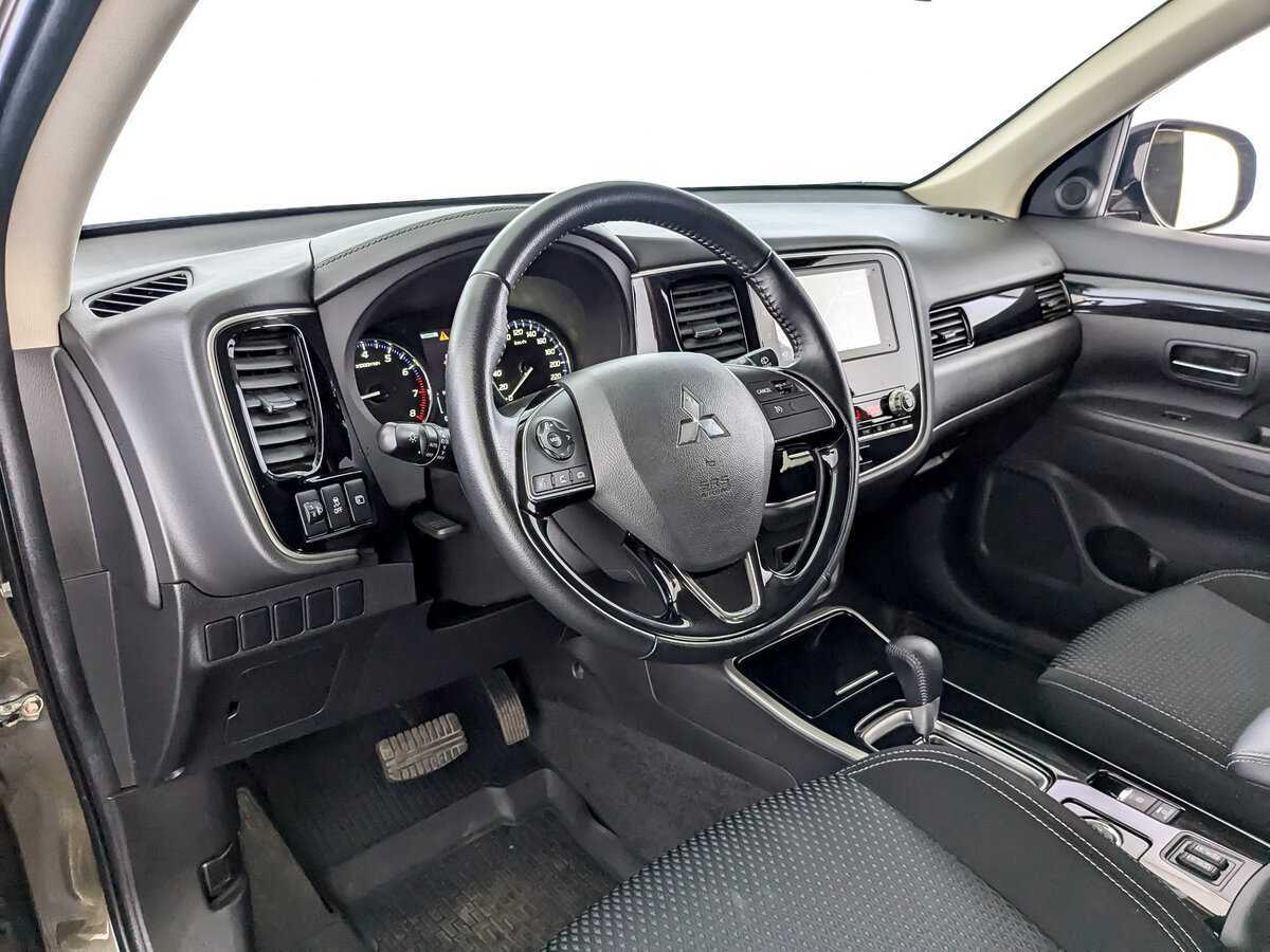 Купить Mitsubishi Outlander с пробегом. Фото: #12