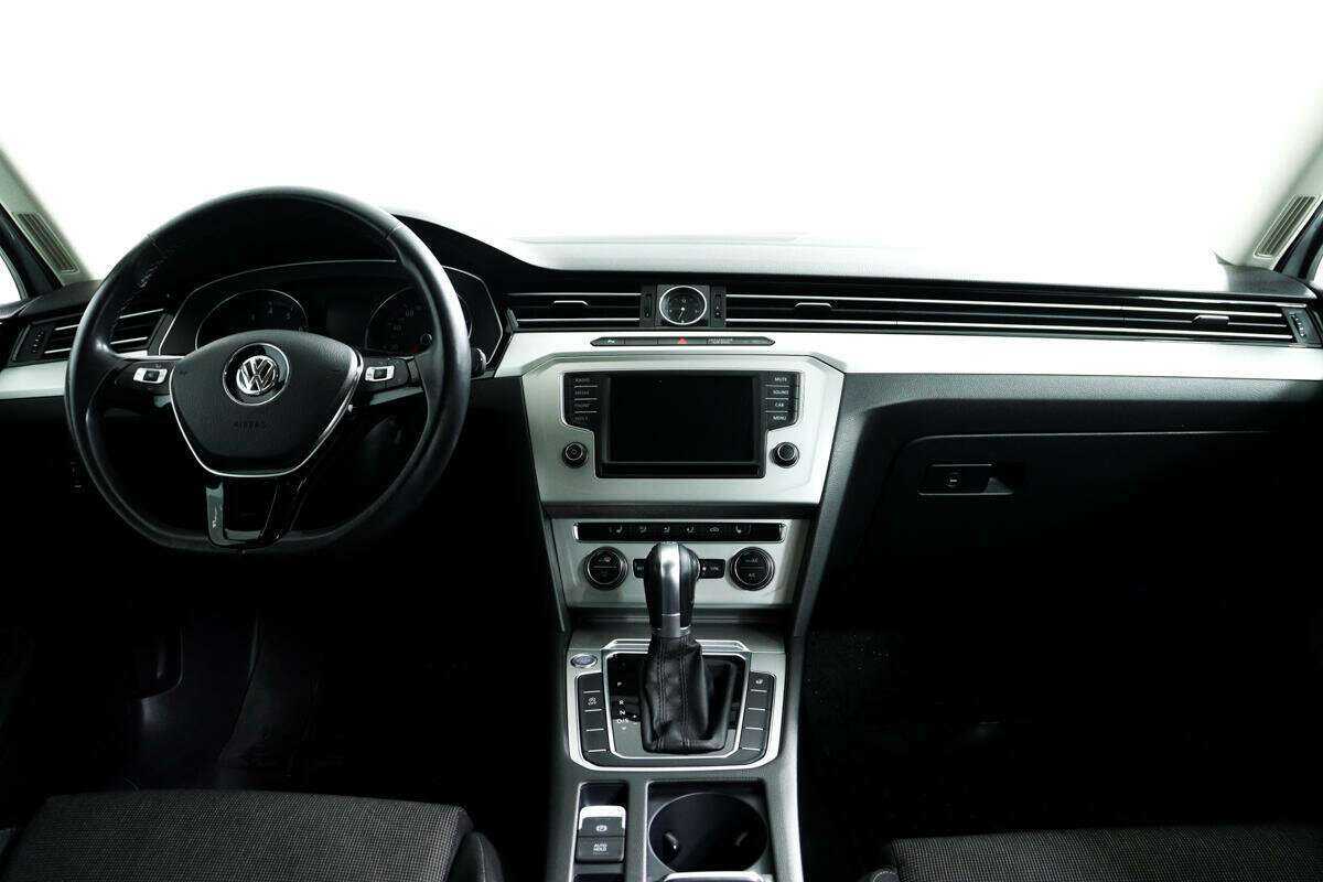 Купить Volkswagen Passat с пробегом. Фото: #10