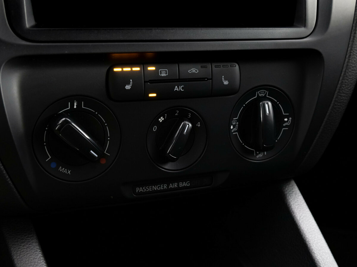 Купить Volkswagen Jetta с пробегом. Фото: #9