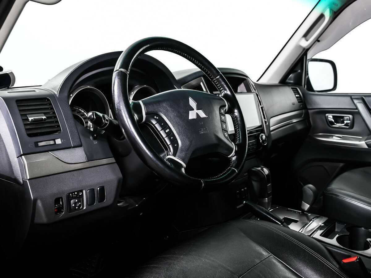 Купить Mitsubishi Pajero с пробегом. Фото: #11