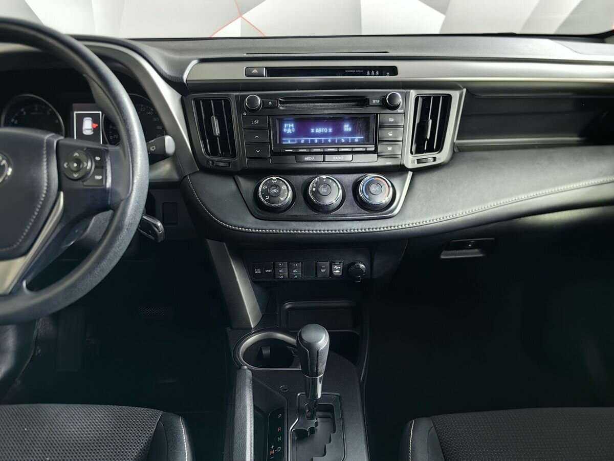 Купить Toyota RAV4 с пробегом. Фото: #9