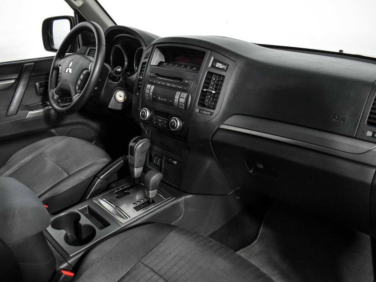Купить Mitsubishi Pajero с пробегом. Фото: #10