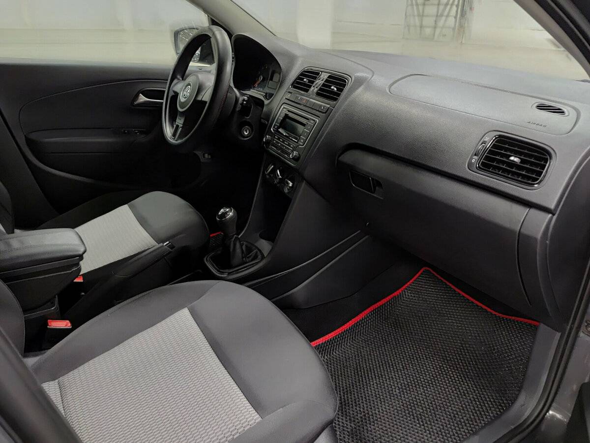 Купить Volkswagen Polo с пробегом. Фото: #9