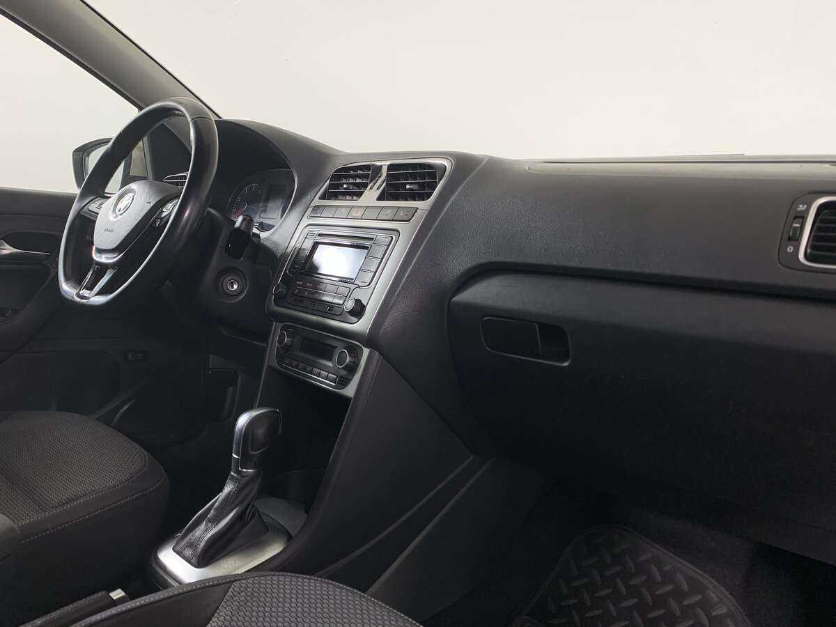 Купить Volkswagen Polo с пробегом. Фото: #10