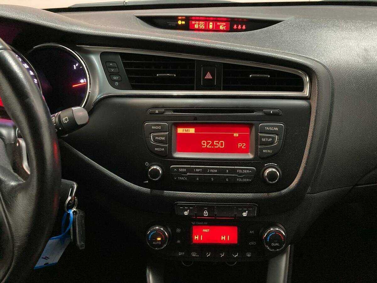 Купить Kia Ceed с пробегом. Фото: #13