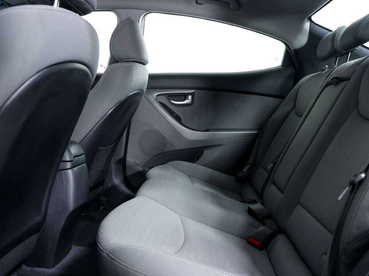 Купить Hyundai Elantra с пробегом. Фото: #10