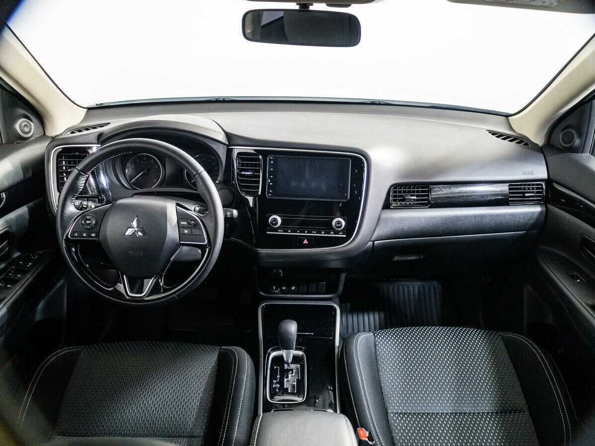 Купить Mitsubishi Outlander с пробегом. Фото: #11