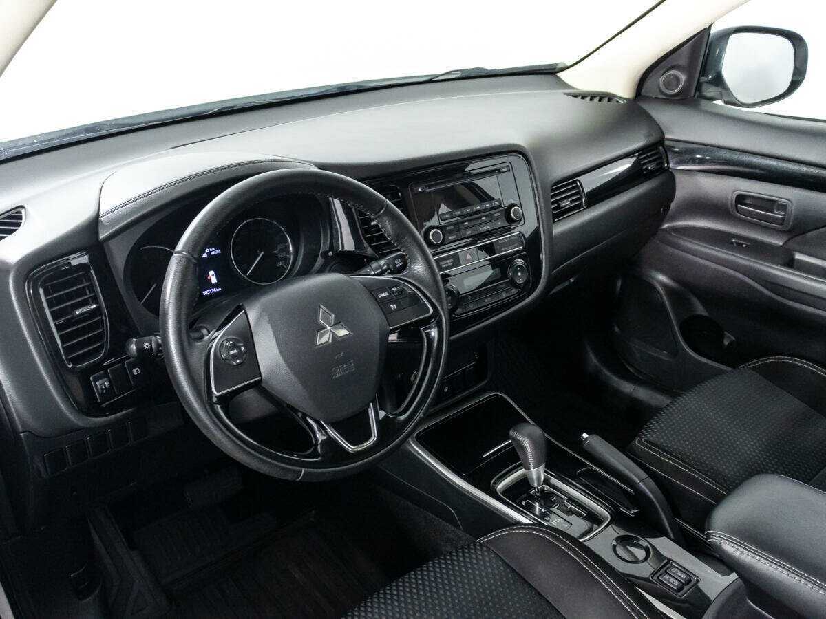 Купить Mitsubishi Outlander с пробегом. Фото: #10