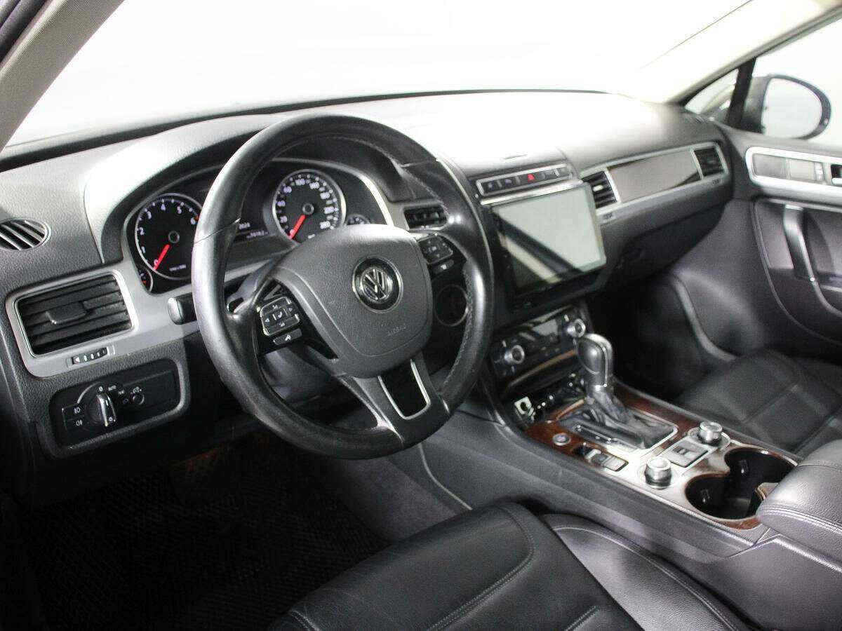 Купить Volkswagen Touareg с пробегом. Фото: #10