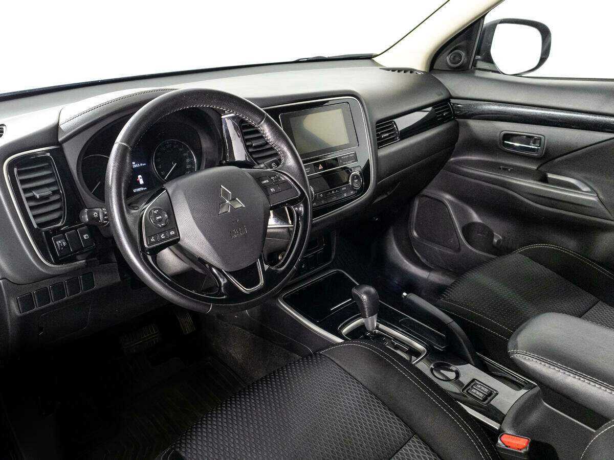 Купить Mitsubishi Outlander с пробегом. Фото: #10