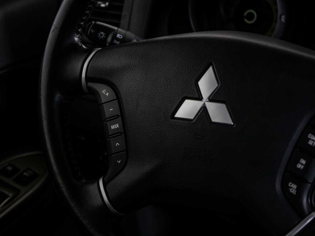 Купить Mitsubishi Pajero с пробегом. Фото: #12