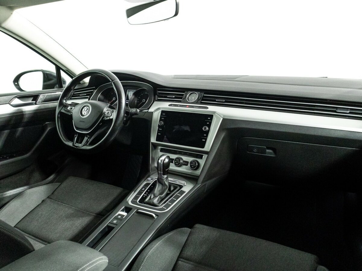 Купить Volkswagen Passat с пробегом. Фото: #8