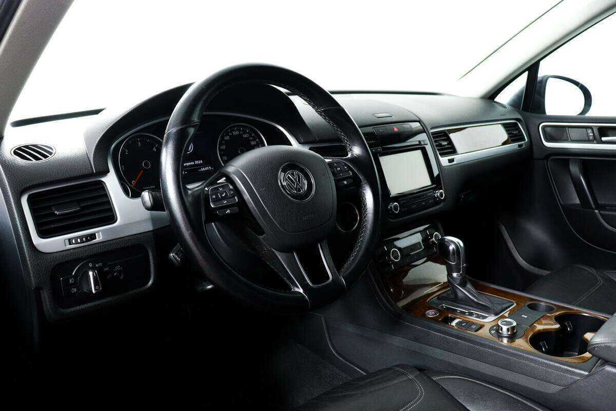 Купить Volkswagen Touareg с пробегом. Фото: #11