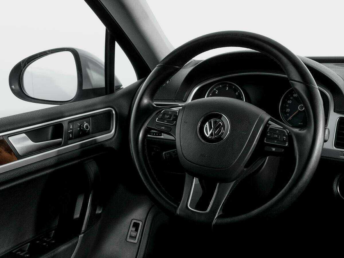 Купить Volkswagen Touareg с пробегом. Фото: #12