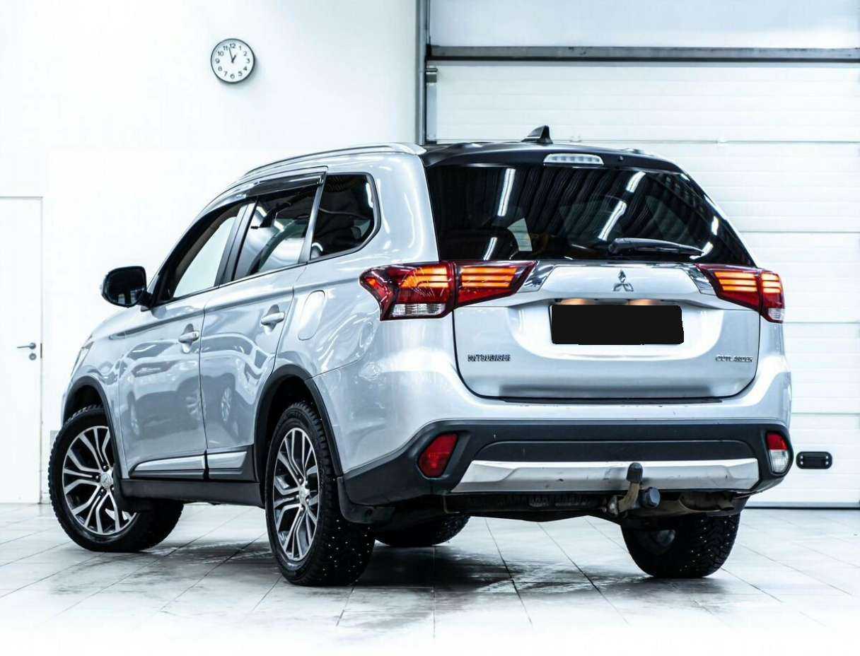 Купить Mitsubishi Outlander с пробегом. Фото: #3