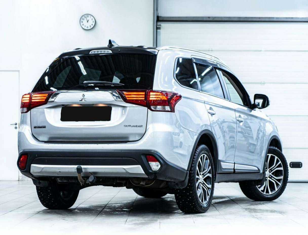 Купить Mitsubishi Outlander с пробегом. Фото: #2