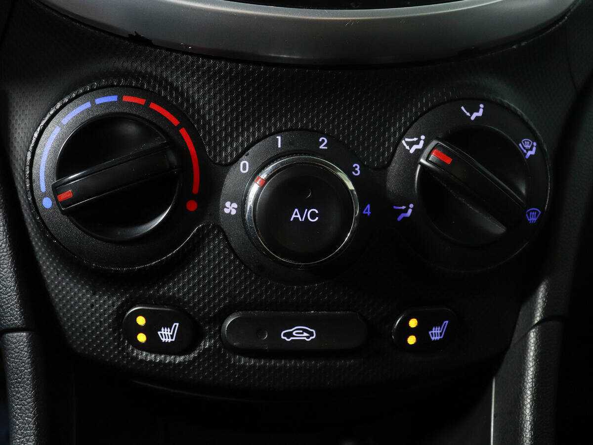 Купить Hyundai Solaris с пробегом. Фото: #11