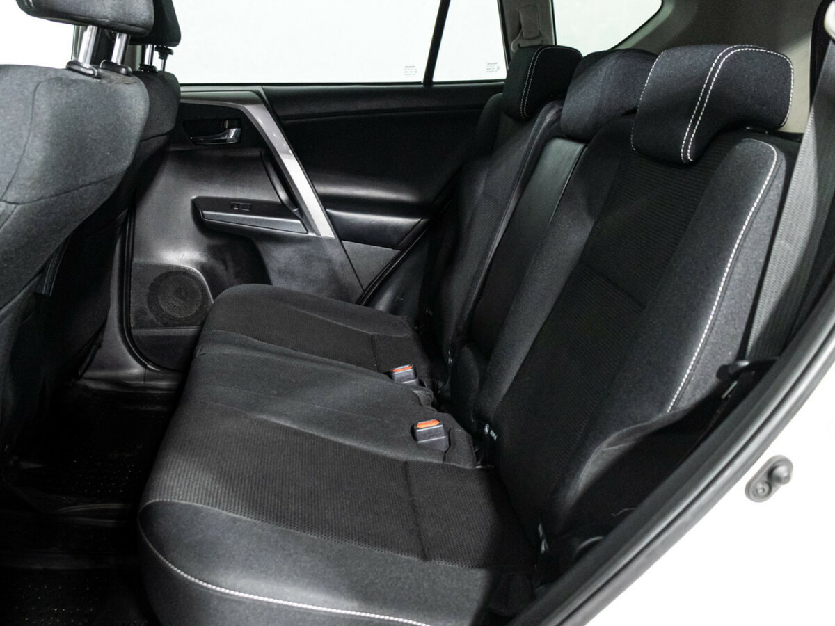 Купить Toyota RAV4 с пробегом. Фото: #9