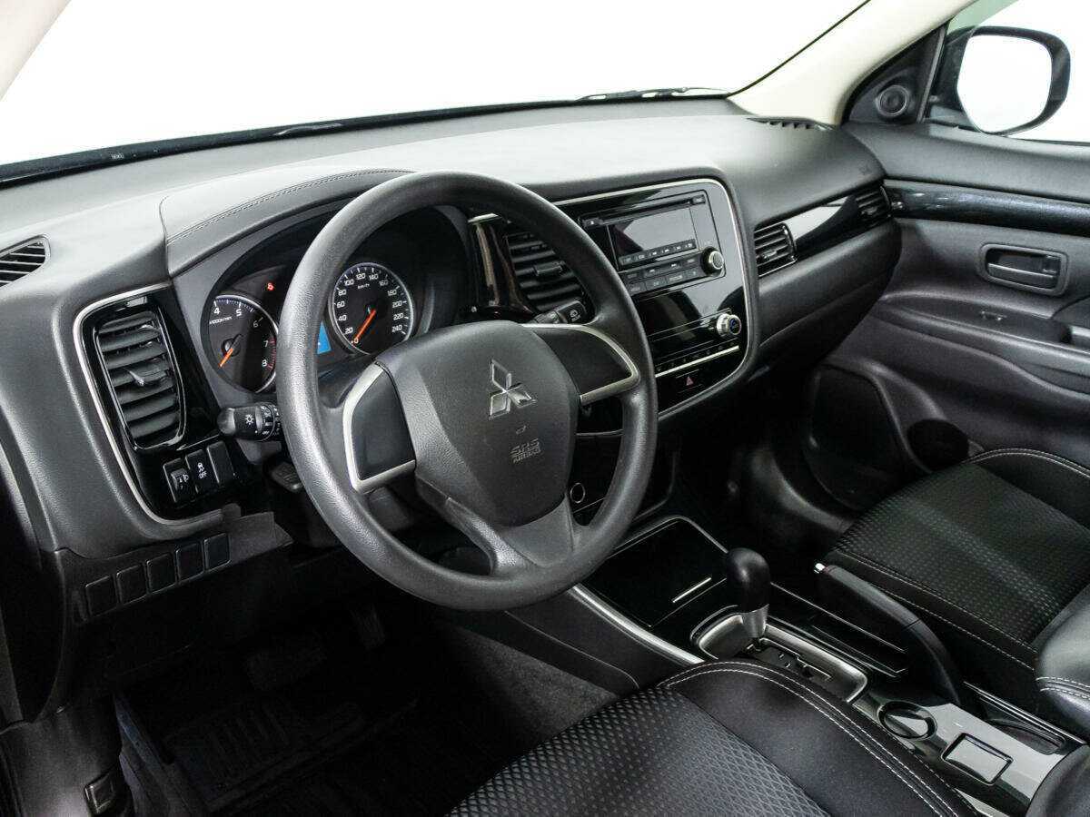 Купить Mitsubishi Outlander с пробегом. Фото: #10