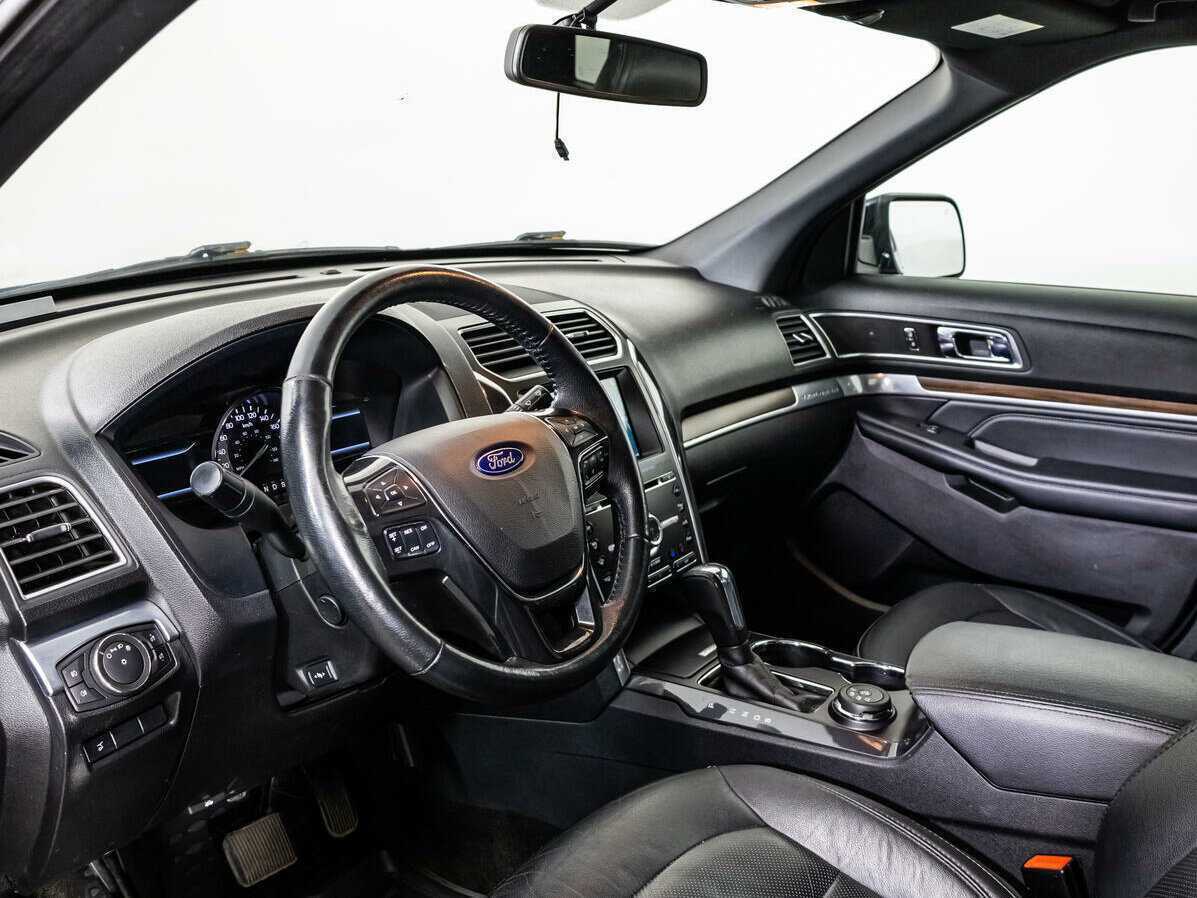Купить Ford Explorer с пробегом. Фото: #8