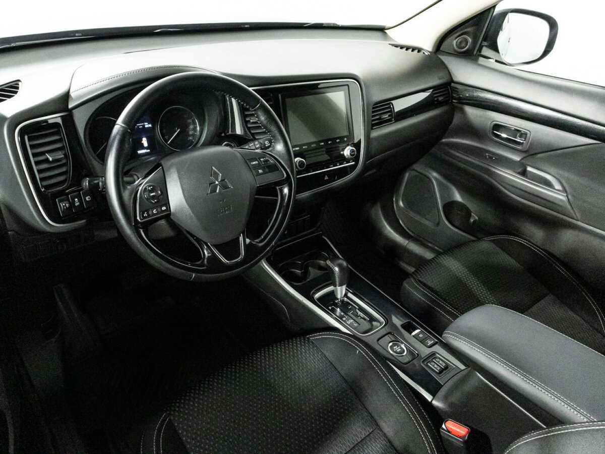 Купить Mitsubishi Outlander с пробегом. Фото: #10