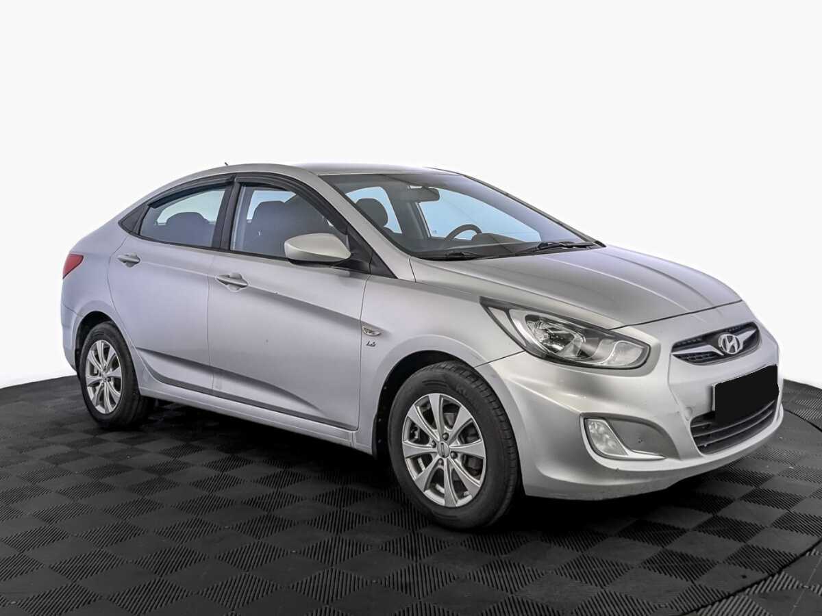 Купить Hyundai Solaris с пробегом. Фото: #2